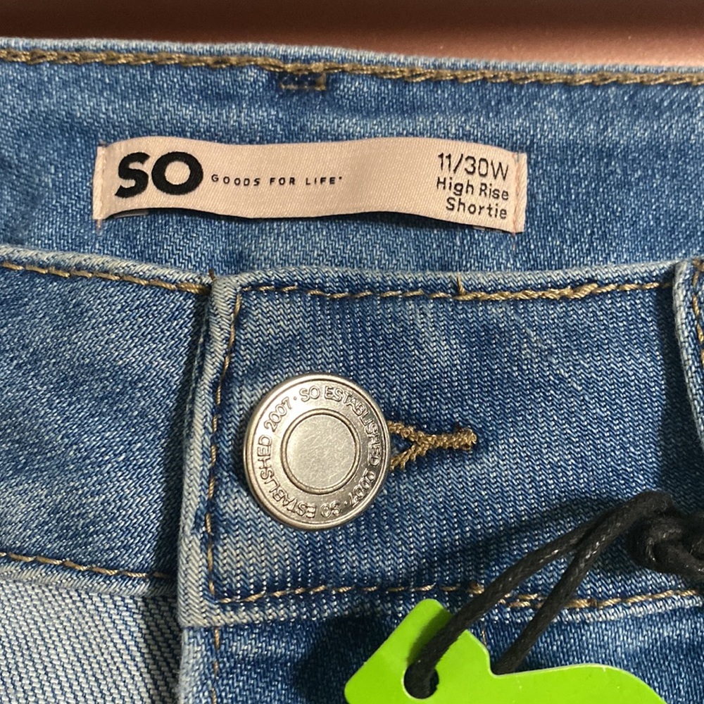 Shorts - Picture 3 of 4
